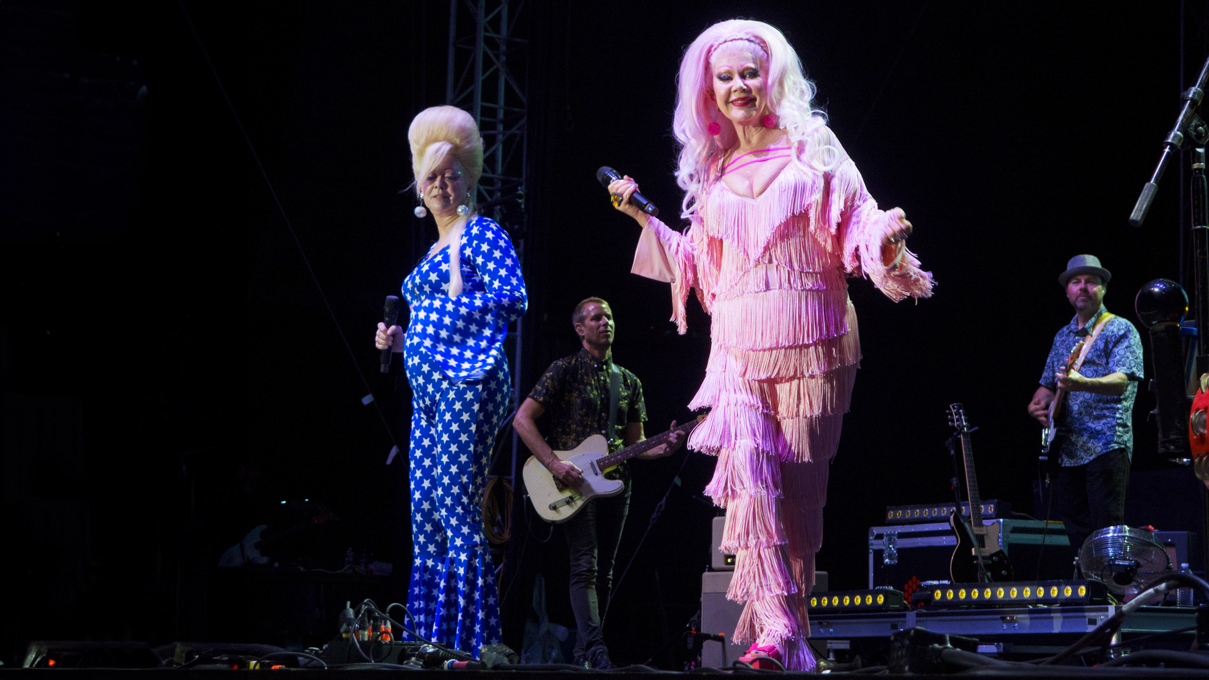 The B-52's live